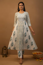 SN110 women’s printed cotton kurta set walking pose with matching pants and flowy fit