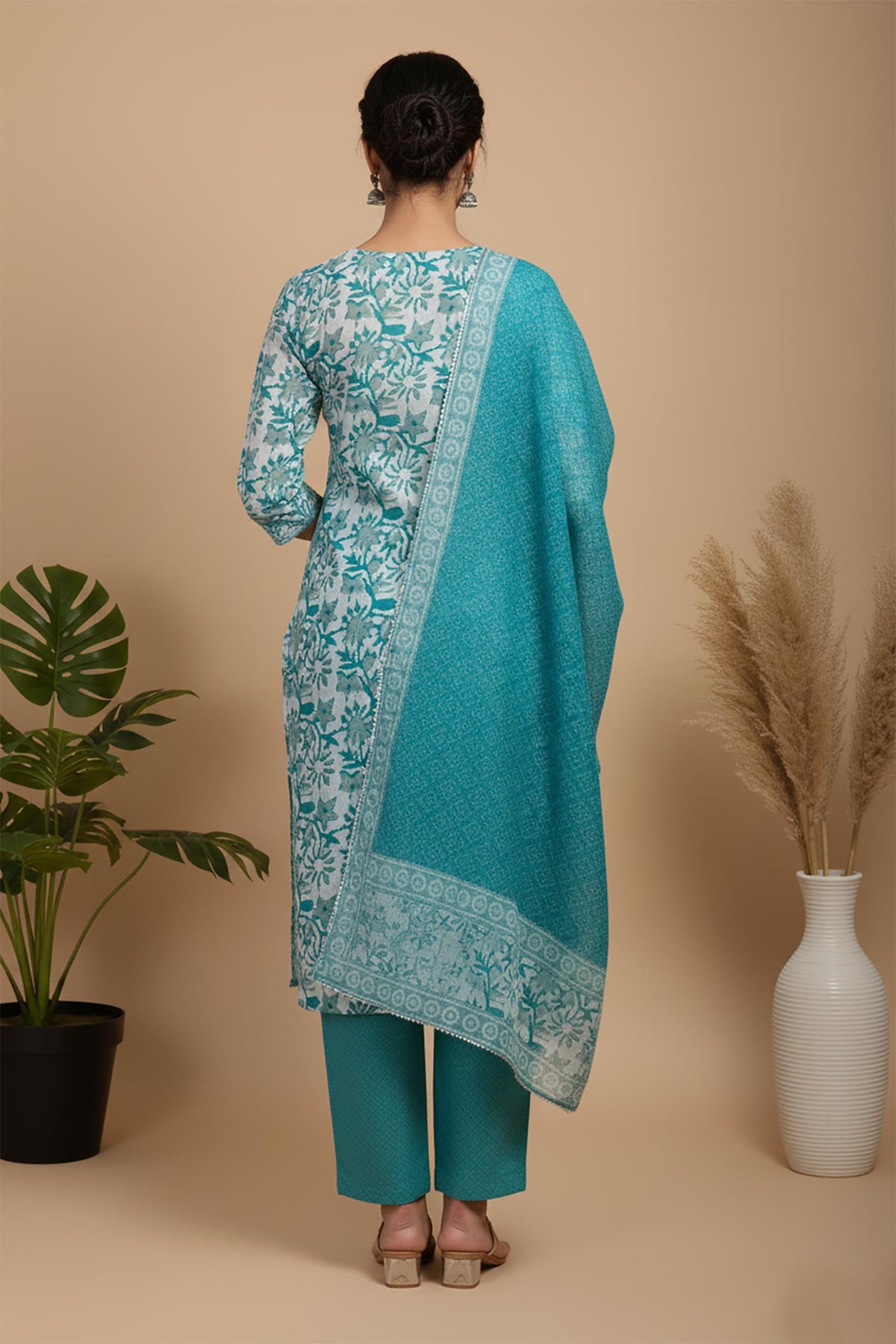 SN111 women’s teal floral cotton kurta set back pose highlighting floral print and straight fit silhouette