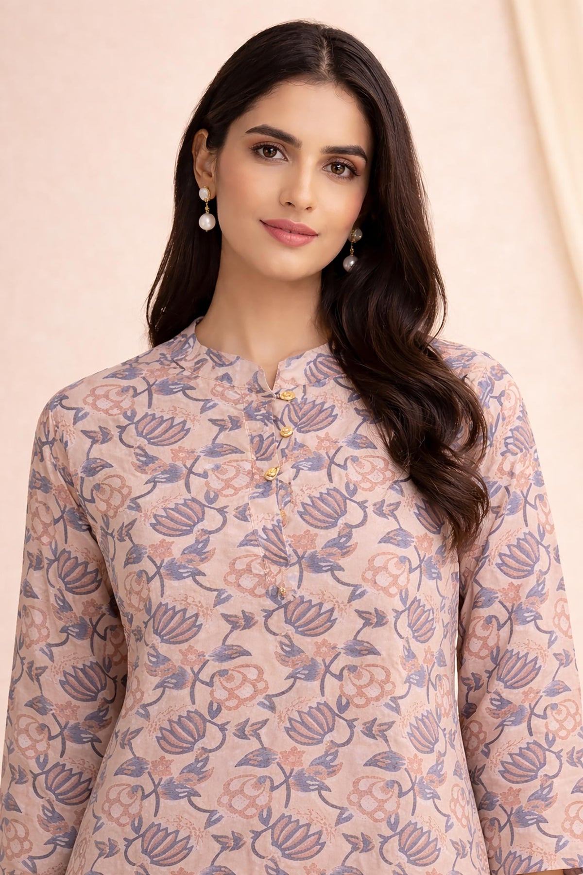 SN117 women’s dusty blush floral cotton kurta with mandarin collar and button placket close-up detail
