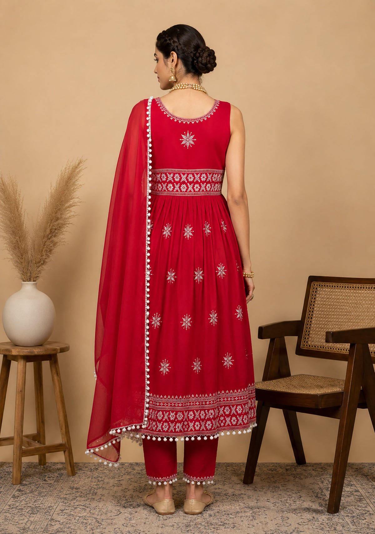 SN120 women’s red sleeveless embroidered kurta set back pose with dupatta detail