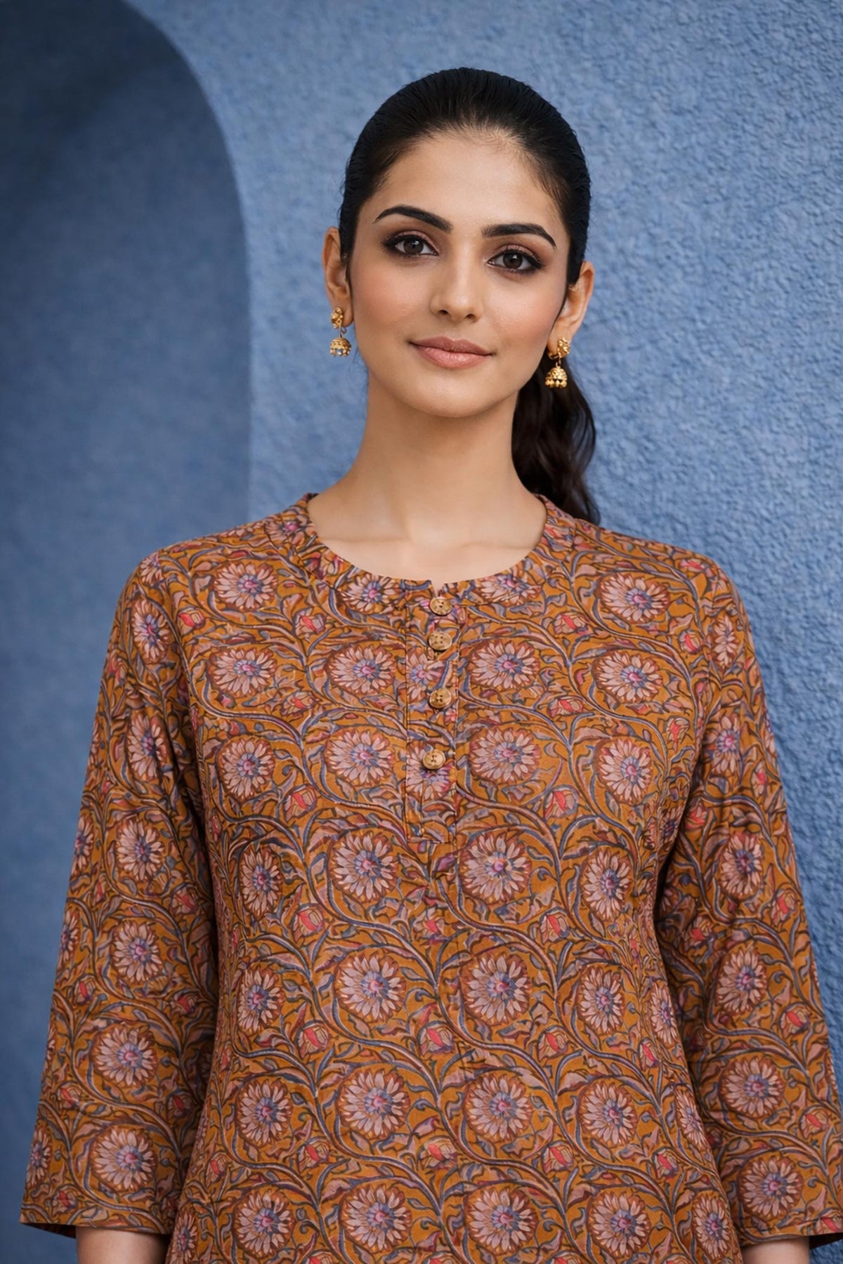 SN125 women’s brown floral printed cotton kurta set closeup showing neckline and button detailing