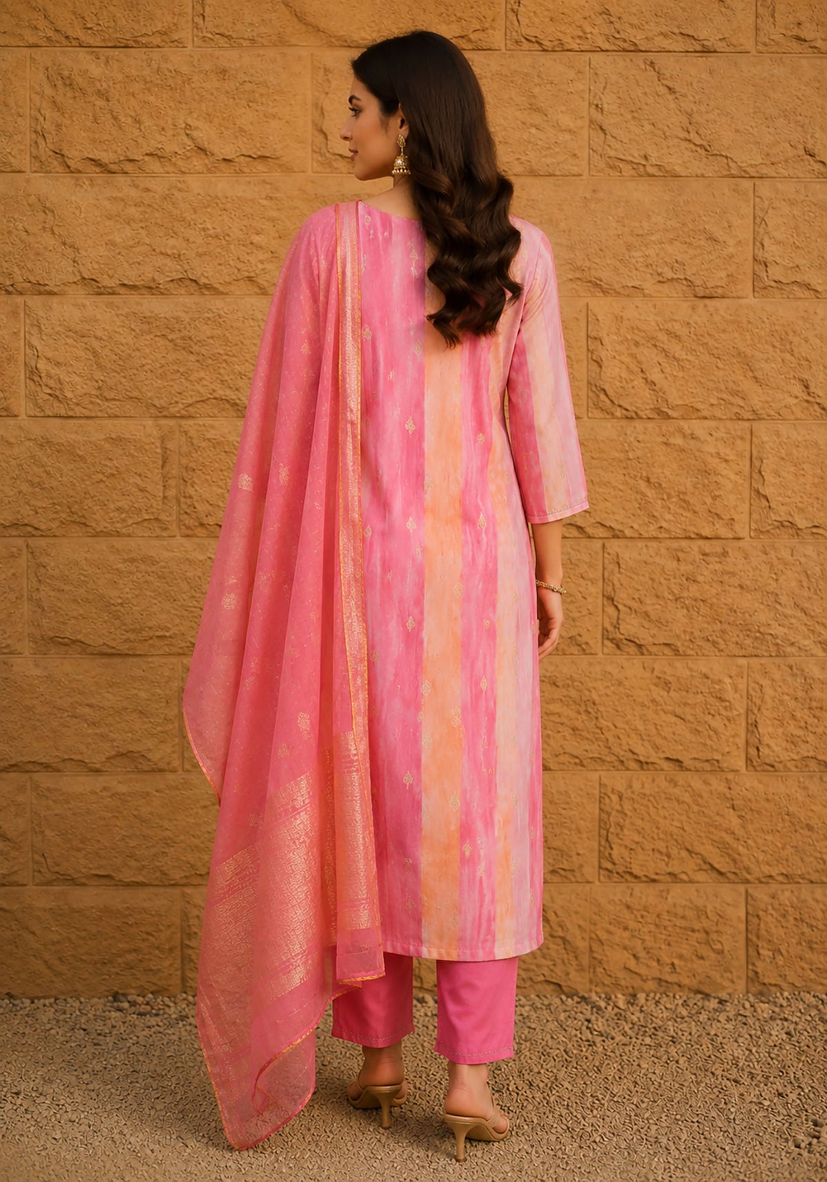 SN132 women’s pink kurta set back pose, straight cut, long sleeves, soft fabric fall with dupatta