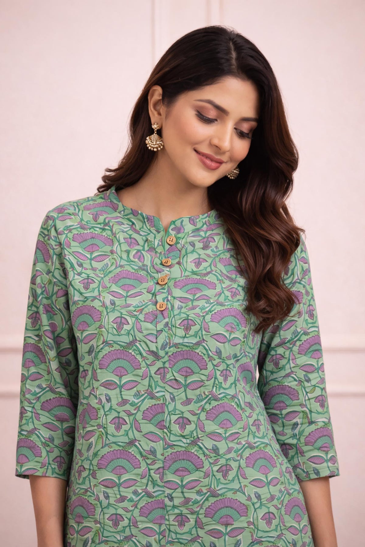 SN138 Aarini leaf green floral cotton kurta pant set closeup showing botanical print and neckline detail