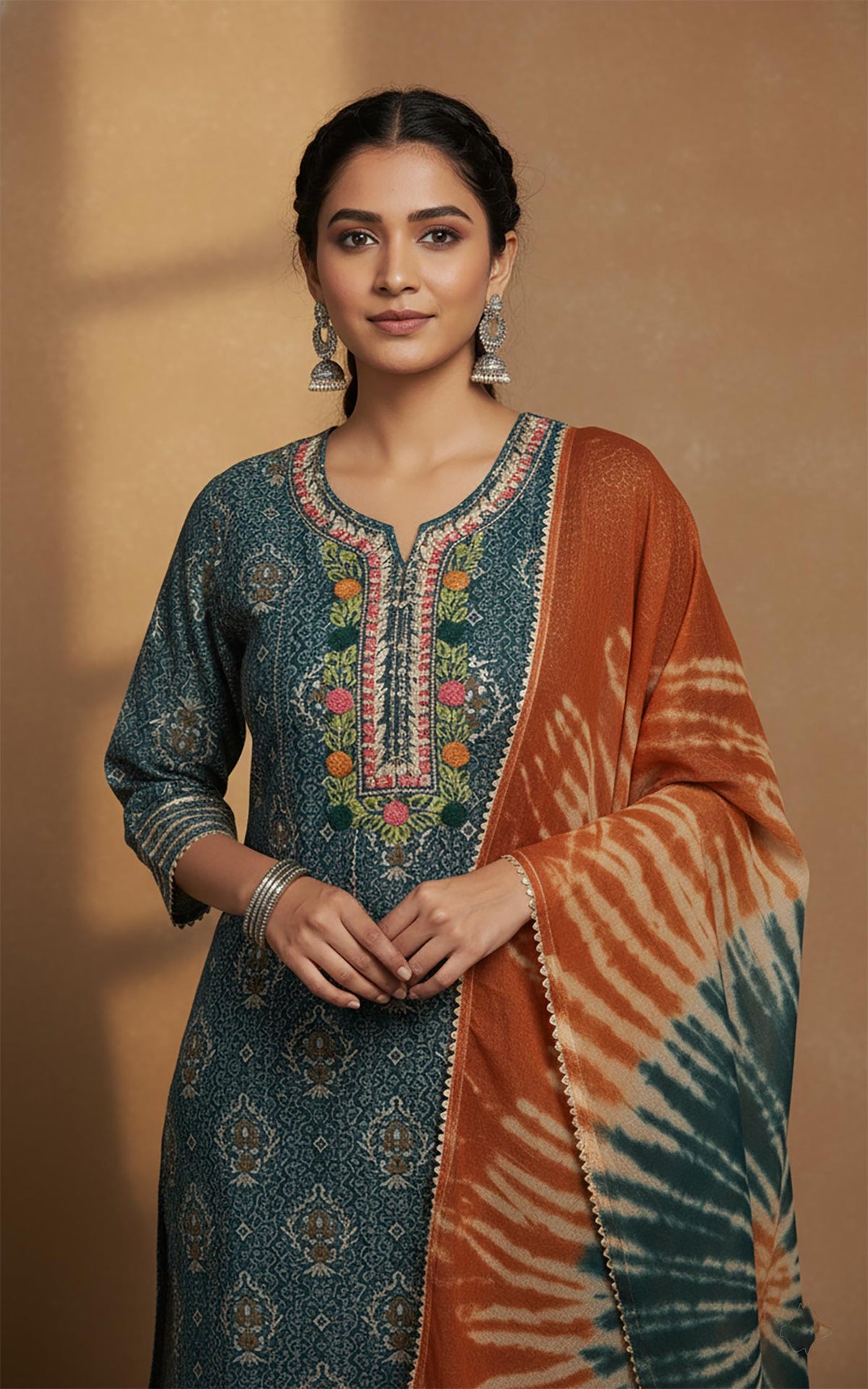 SN166 women’s teal printed cotton kurta closeup showing embroidered notched neckline and three-quarter sleeves