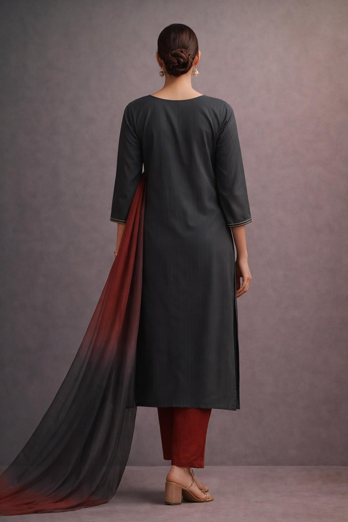 SN167 women’s charcoal grey cotton kurta set back view with three-quarter sleeves and straight cut design