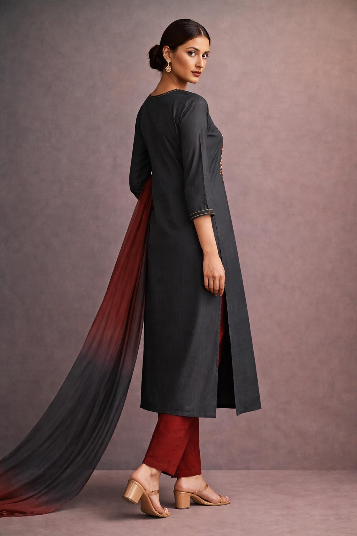 SN167 women’s charcoal grey cotton kurta set side view with three-quarter sleeves and straight silhouette