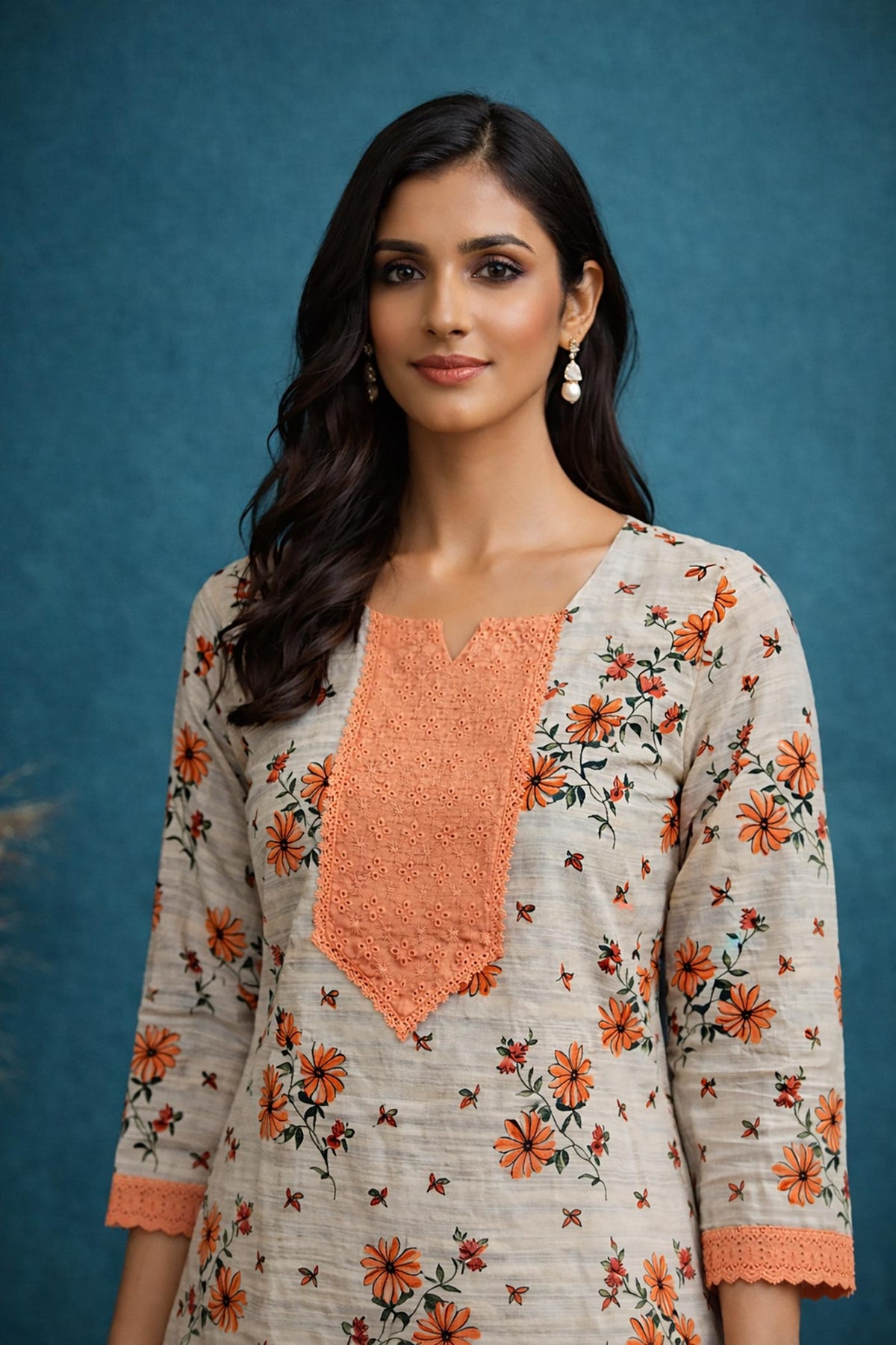 SN170 women’s floral cotton kurta set closeup showing V-neck panel and three-quarter sleeve detailing