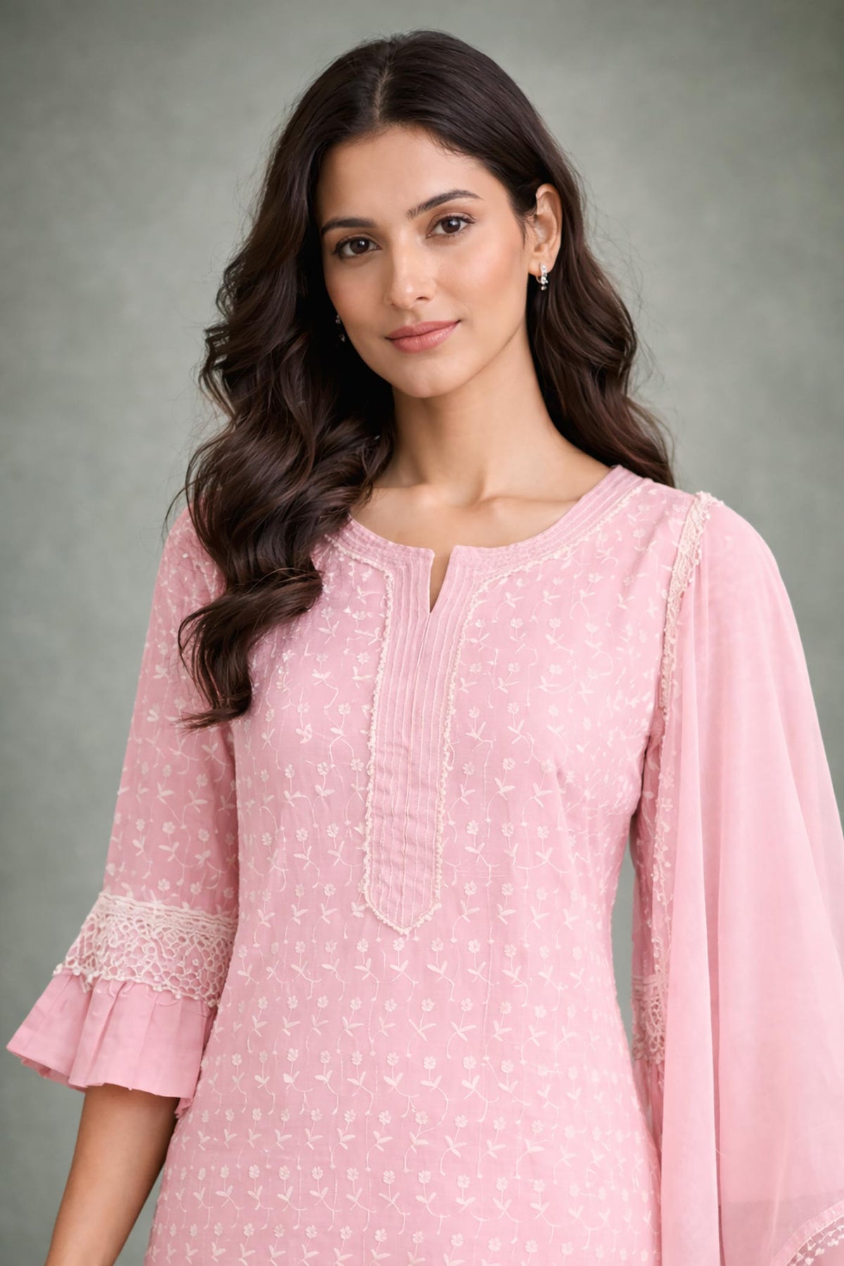 SN171 women’s baby pink chikankari cotton kurta set closeup, V-neckline with pintuck detail and lace sleeves.