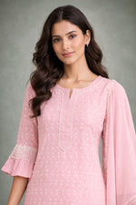 SN171 women’s baby pink chikankari cotton kurta set closeup, V-neckline with pintuck detail and lace sleeves.