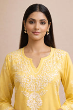 SN253 women’s butter yellow cotton chikankari kurti closeup showing V-neck and floral embroidery