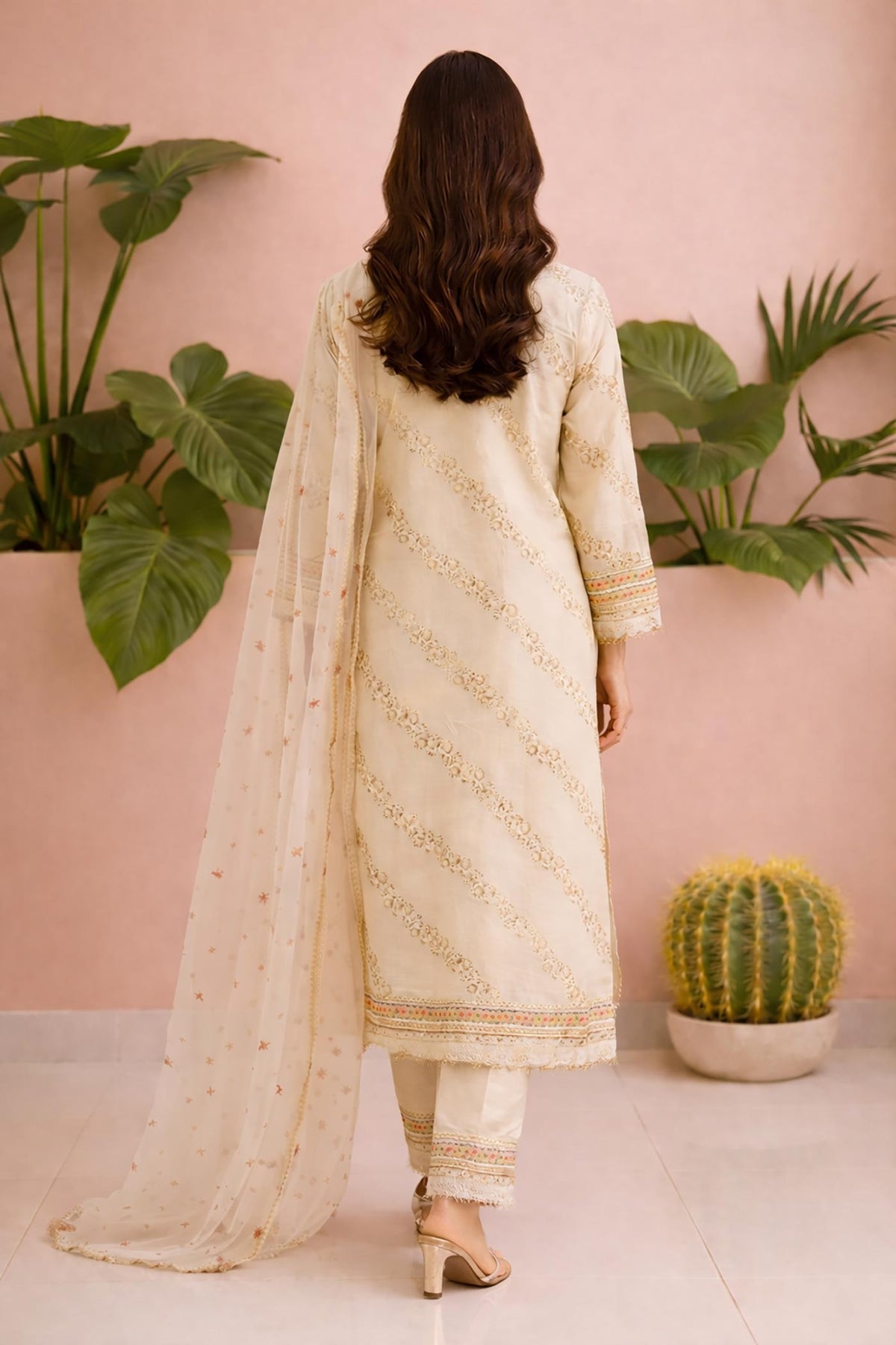 SN260 women’s ivory silk blend kurta set back pose with straight silhouette and long sleeves