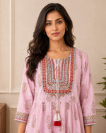 SN265 women’s blush pink cotton kurta set closeup showing embroidered yoke and V-neck detail