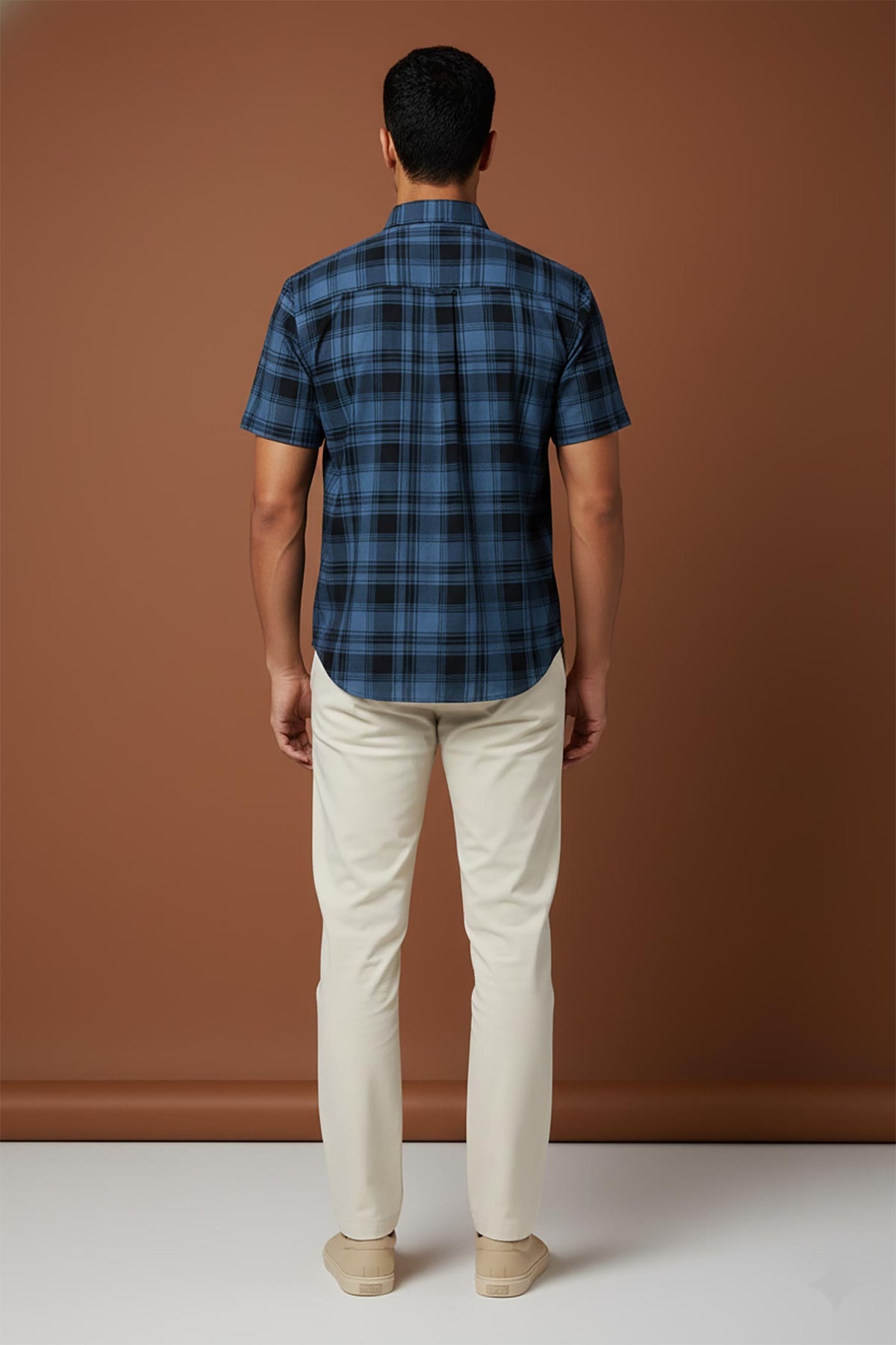 SN310 men’s midnight blue cotton blend plaid short sleeve shirt back pose with classic regular fit