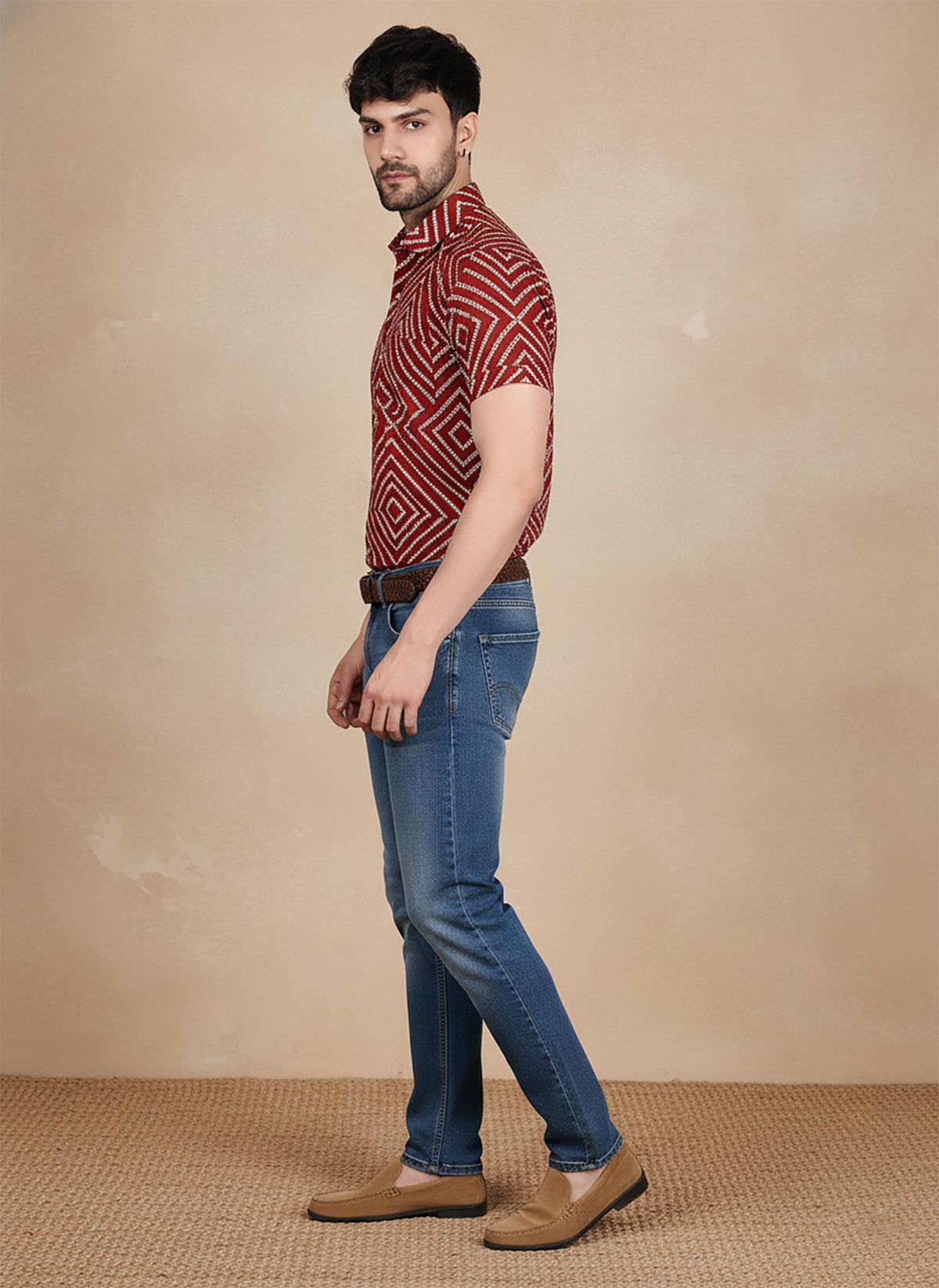SN330 men’s rust red geometric print cotton blend short sleeve shirt side pose with slim silhouette