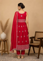 SN120 women’s red sleeveless embroidered kurta set back pose with dupatta detail