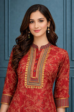 SN122 women’s red printed cotton kurta set closeup showing band neckline and detailed placket design