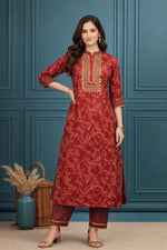 SN122 women’s red printed cotton kurta pant set with three-quarter sleeves and band neckline front pose