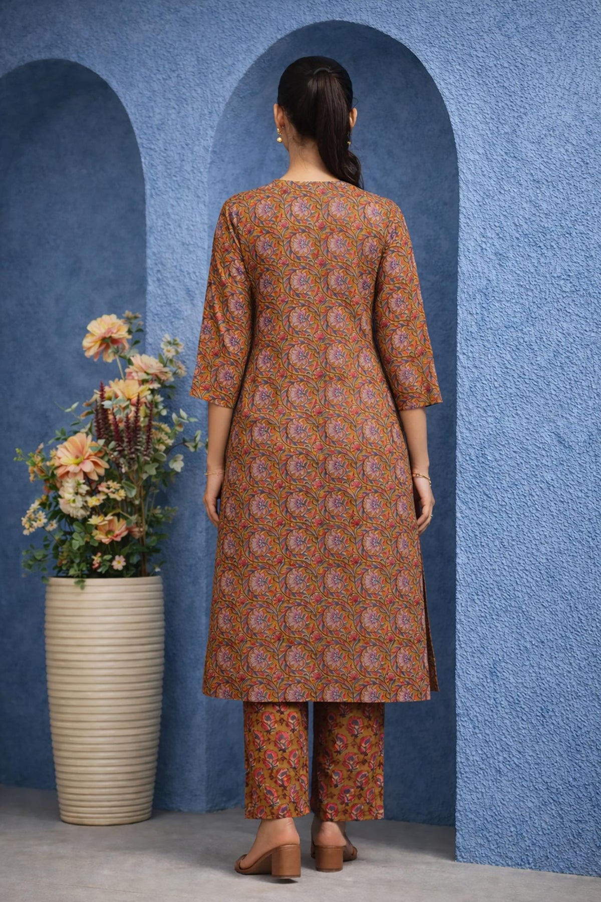SN125 women’s brown floral printed cotton kurta set back view with straight fit and three-quarter sleeves