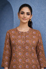 SN125 women’s brown floral printed cotton kurta set closeup showing neckline and button detailing