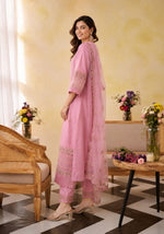 SN135 women’s blush pink embroidered kurta set with V-neck and three-quarter sleeves side pose