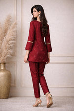SN147 women’s maroon silk blend kurta set back pose with clean straight silhouette and three-quarter sleeves