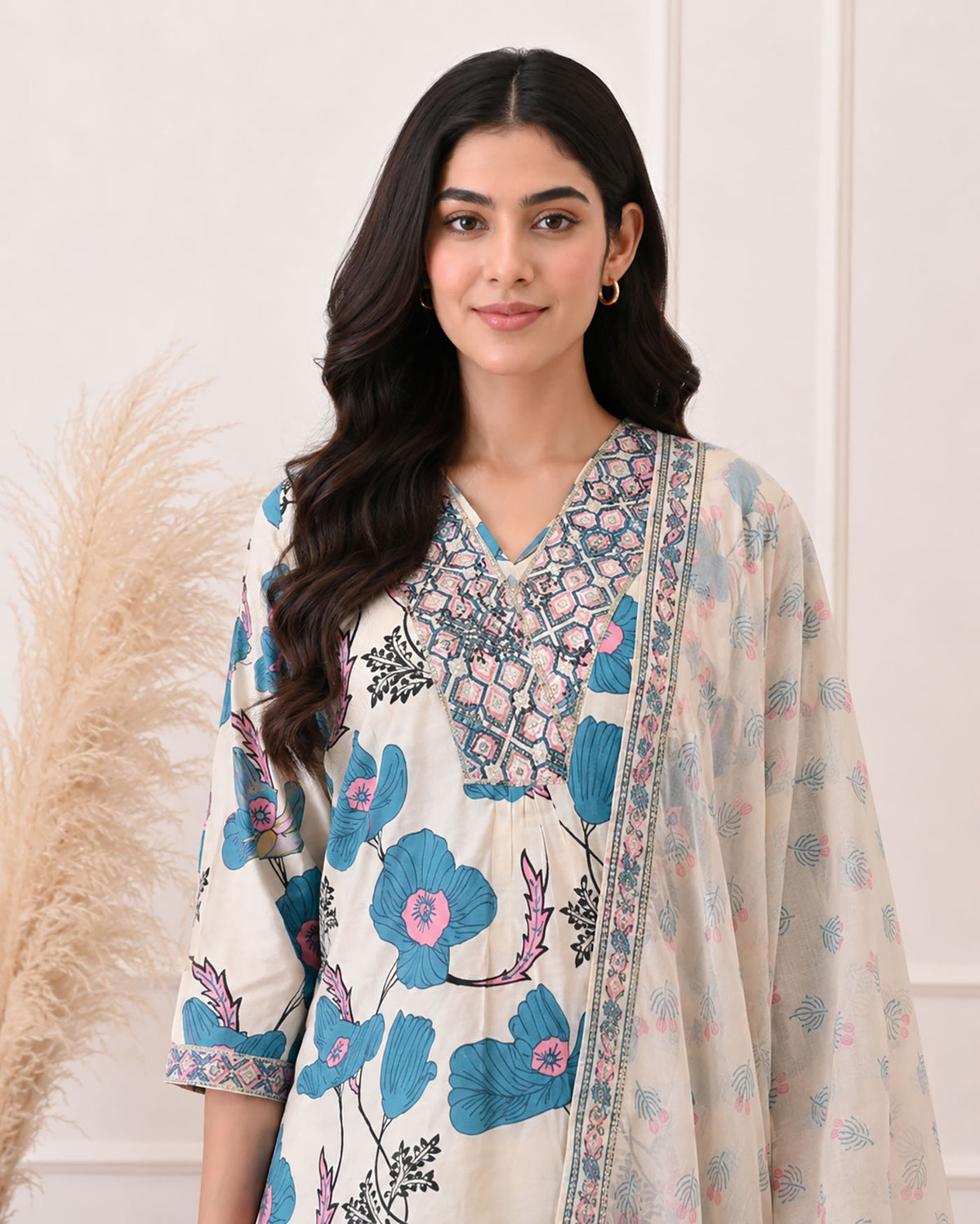 SN152 women’s ivory teal floral cotton kurta set V-neck embroidered detail closeup pose