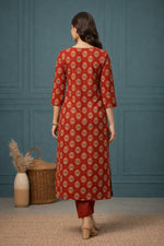 SN156 women’s rust red cotton straight kurti back pose featuring full handblock print and clean silhouette