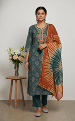 SN166 women’s teal cotton kurta set with tie-dye dupatta, three-quarter sleeves and notched neckline front pose