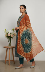 SN166 women’s teal cotton kurta set side pose highlighting straight fit and rust tie-dye dupatta drape