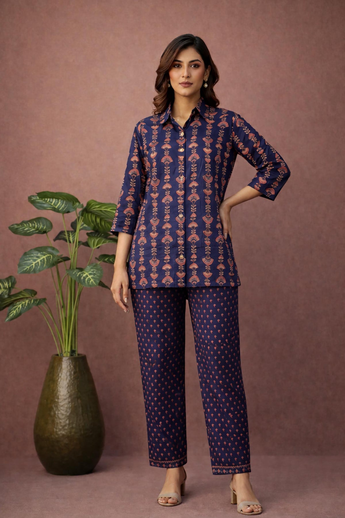 SN180 women’s indigo cotton kurta pant co-ord set with fan print, shirt collar and three-quarter sleeves front view