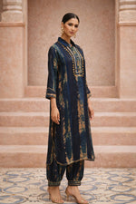 SN211 women’s indigo viscose kurta pant set side pose highlighting straight fit, side slit and tapered pants