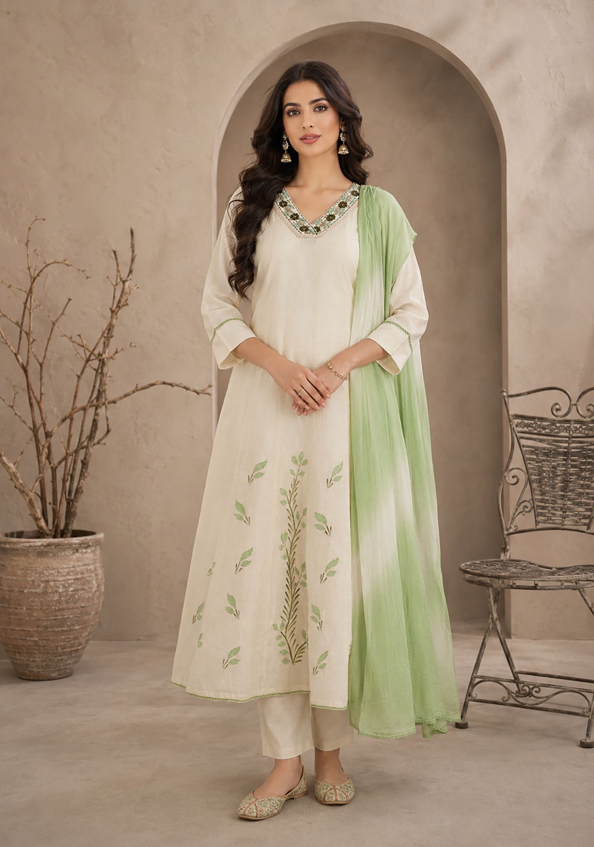 SN212 women’s ivory sage kurta set with V-neck and three-quarter sleeves front pose