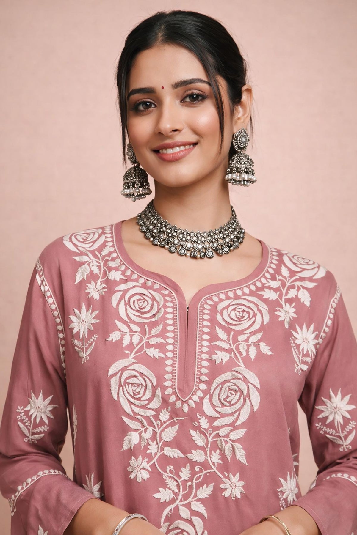 SN236 women’s dusty rose cotton blend kurta set closeup showing V-neck slit and floral chikankari embroidery