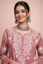 SN236 women’s dusty rose cotton blend kurta set closeup showing V-neck slit and floral chikankari embroidery