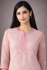 SN238 women’s blush pink organza embroidered kurta with V-neck detail closeup view
