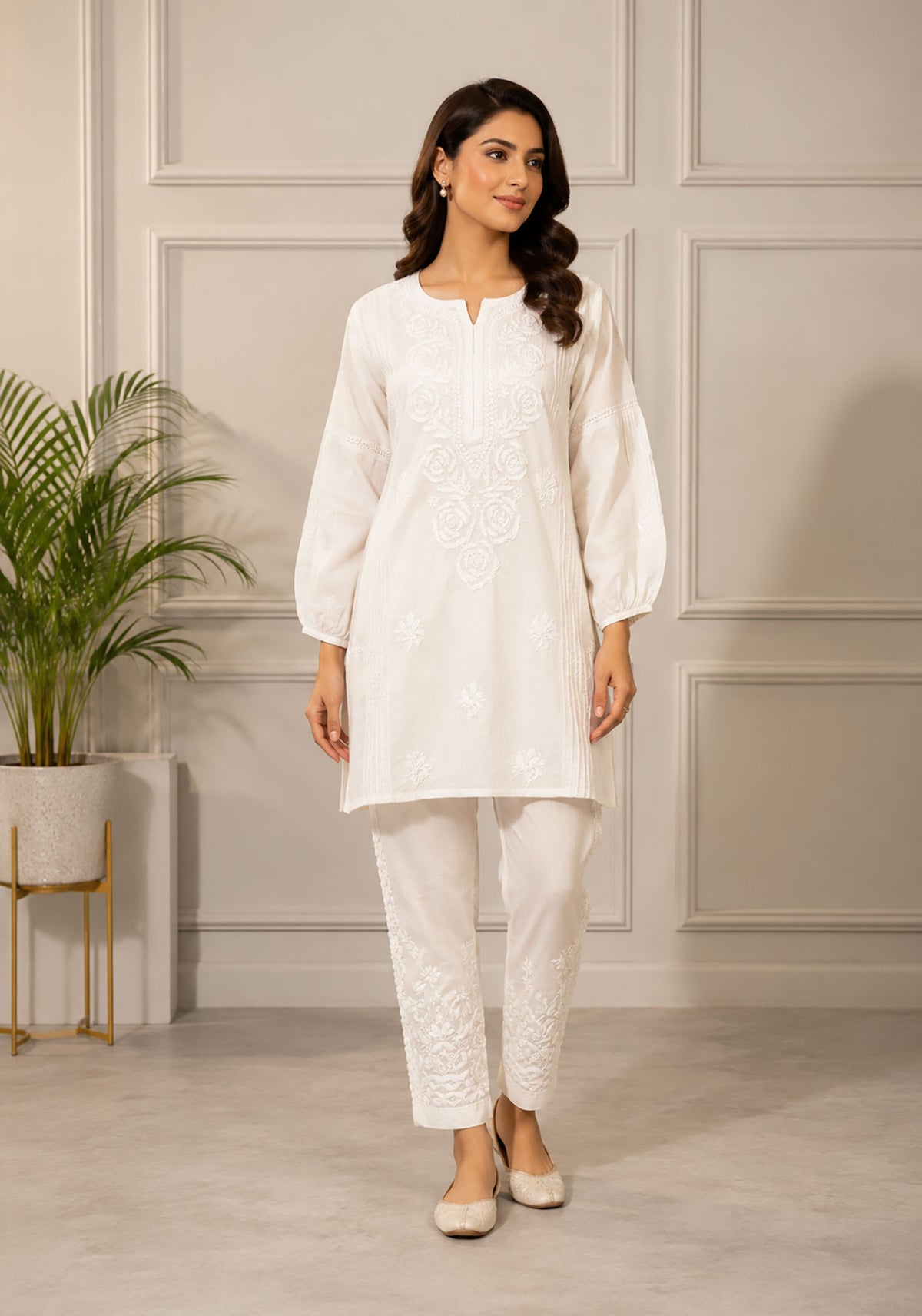 SN240 women’s ivory cotton kurta set with long sleeves, V-slit neck and chikankari embroidery front view