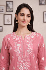 SN243 women’s dusty rose cotton kurta closeup showing chikankari embroidery, V-neck and detailed threadwork