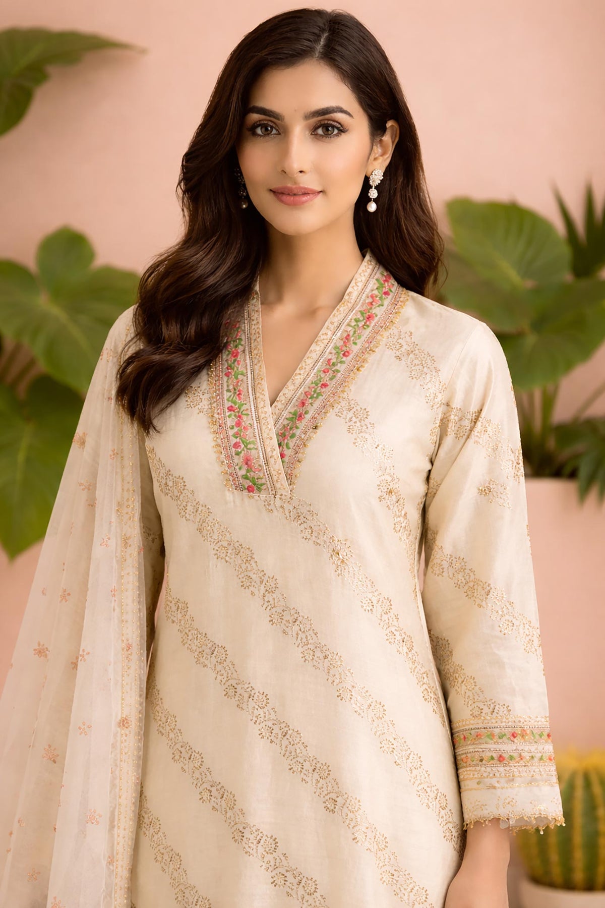 SN260 women’s ivory silk blend kurta set closeup showing V-neck floral embroidery and long sleeves