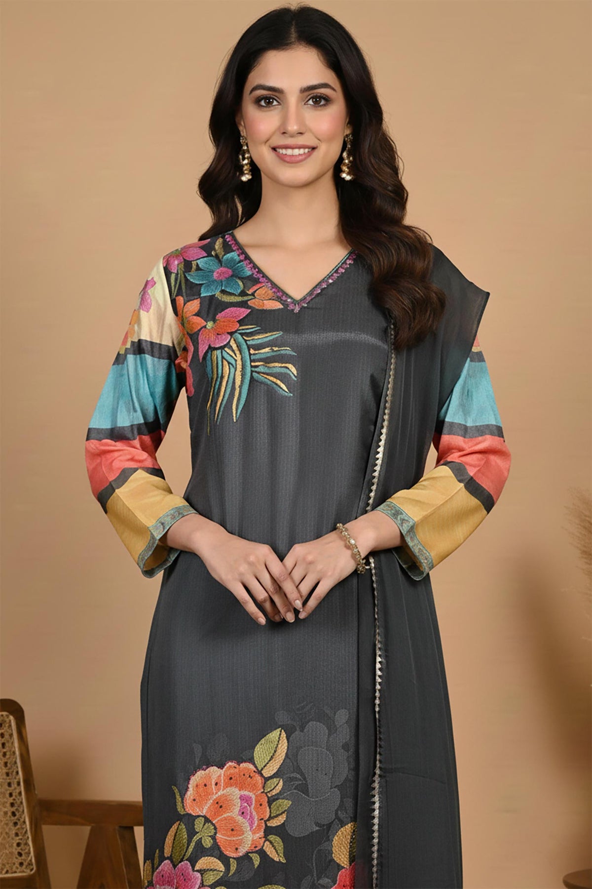 SN288 women’s V-neck kurta set closeup showing floral detail and long sleeves