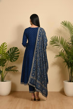 SN289 women’s navy blue embroidered kurta set with three-quarter sleeves back pose