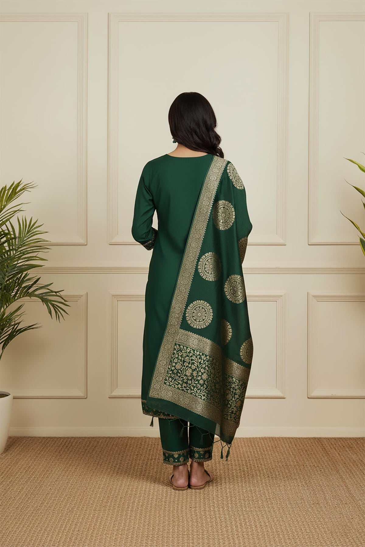 SN290 women’s forest green silk blend kurta set back pose with jacquard dupatta and three-quarter sleeves