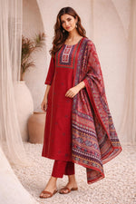 SN32 women’s rust red cotton kurta pant dupatta set side pose with straight silhouette.