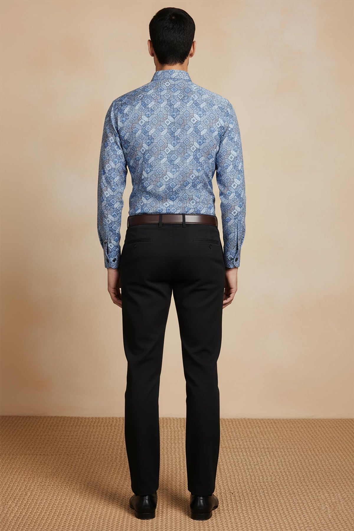 SN320 blue cotton men’s long sleeve geometric print shirt back pose with slim fit silhouette