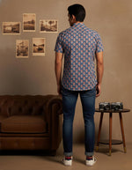 SN326 men’s slate blue cotton floral print short sleeve shirt back pose with all-over floral pattern