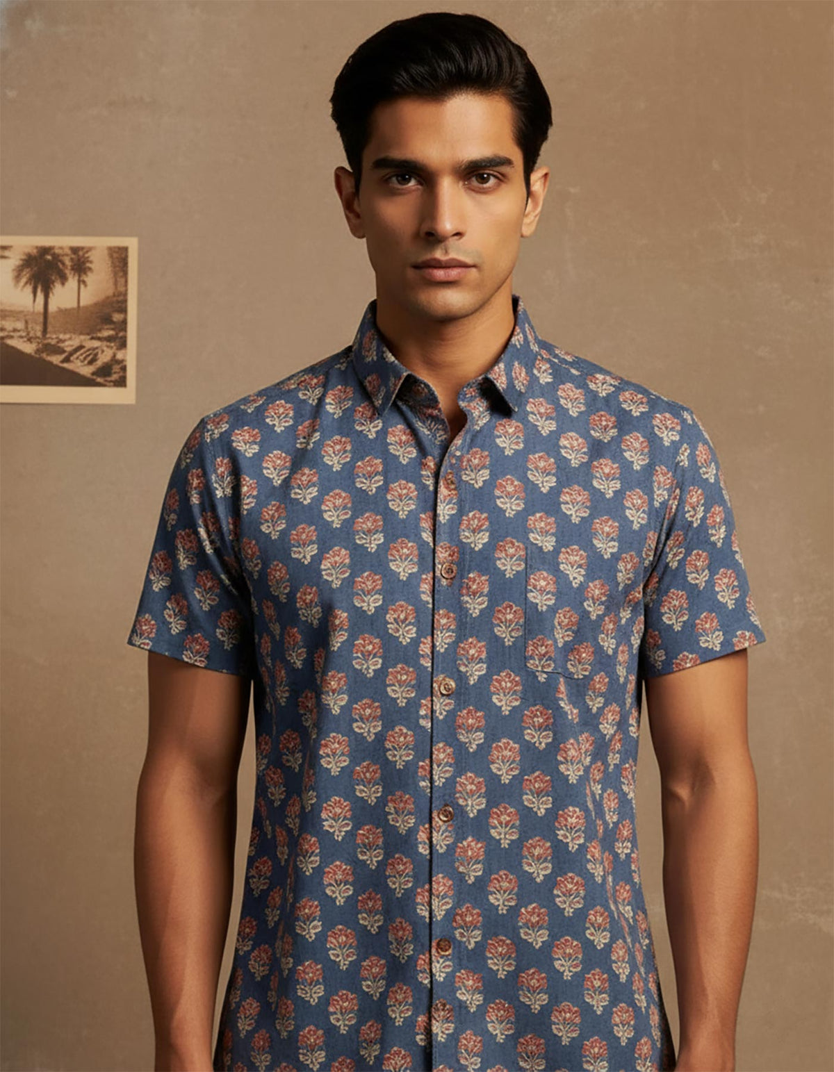 SN326 men’s slate blue cotton floral print short sleeve shirt closeup showing collar and detailed pattern
