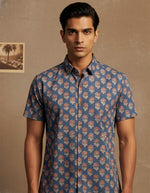 SN326 men’s slate blue cotton floral print short sleeve shirt closeup showing collar and detailed pattern