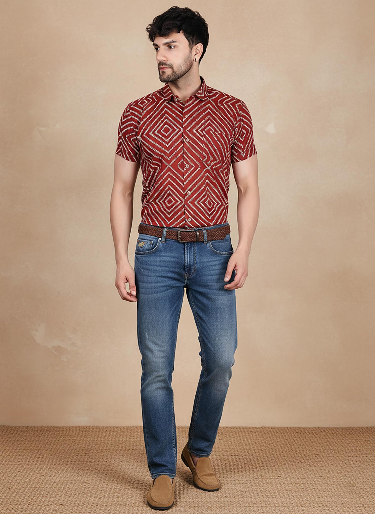 SN330 men’s rust red cotton blend geometric print short sleeve shirt front pose with slim fit styling