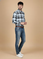 SN337 men’s ice blue and black cotton plaid shirt, slim fit, long sleeves, tailored silhouette side pose.
