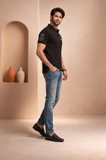 SN347 black cotton piqué polo T-shirt for men slim fit with short sleeves side pose