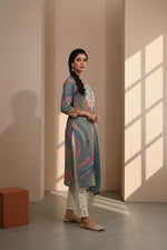 Teal multicolor printed kurta set with side slit, straight fit, ivory pants and embellished juttis, side angle.